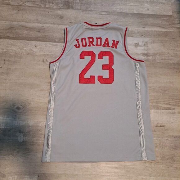 Nike Air Jordan # 23 Basketball Boys Jersey Youth Size XL 13-15 Years Grey - Picture 2 of 13